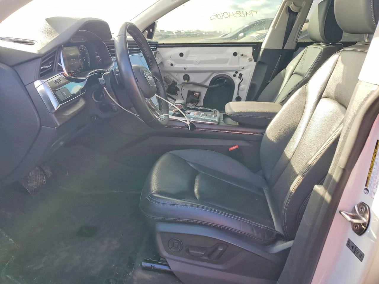 Audi Q8 PREMIUM PLUS S-LINE| MATRIX| DISTRONIC| HUD| B&O, снимка 7 - Автомобили и джипове - 54085284