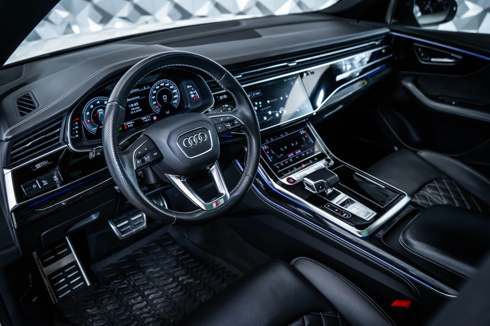 Audi SQ8 4.0 TFSI* Pano* SoftClose* , снимка 8 - Автомобили и джипове - 55922414