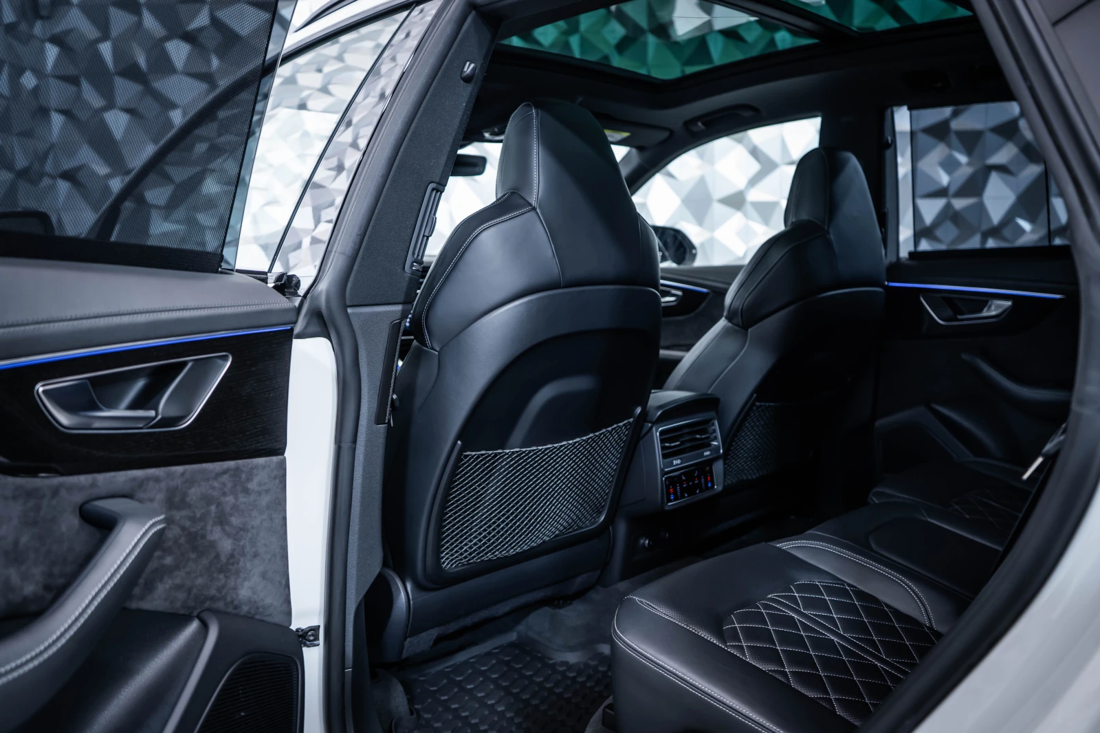 Audi SQ8 4.0 TFSI* Pano* SoftClose* , снимка 14 - Автомобили и джипове - 55922414