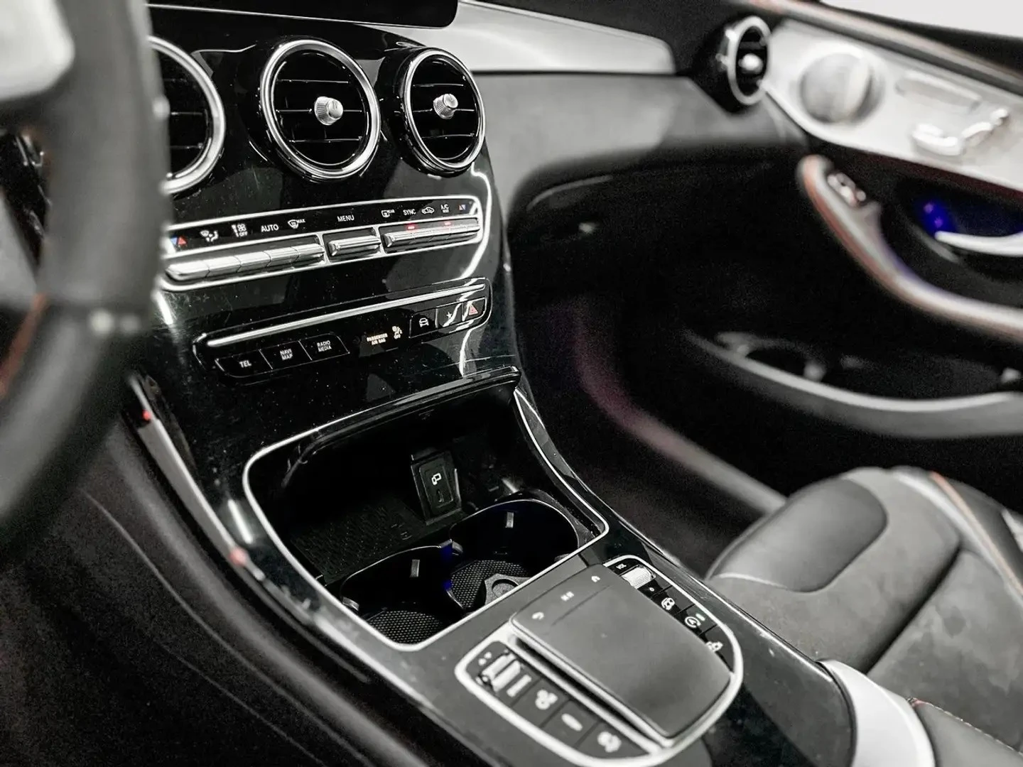 Mercedes-Benz GLC 43 AMG COUPE| MBUX Plus| AMG EXHAUST| 360, снимка 15 - Автомобили и джипове - 56077985