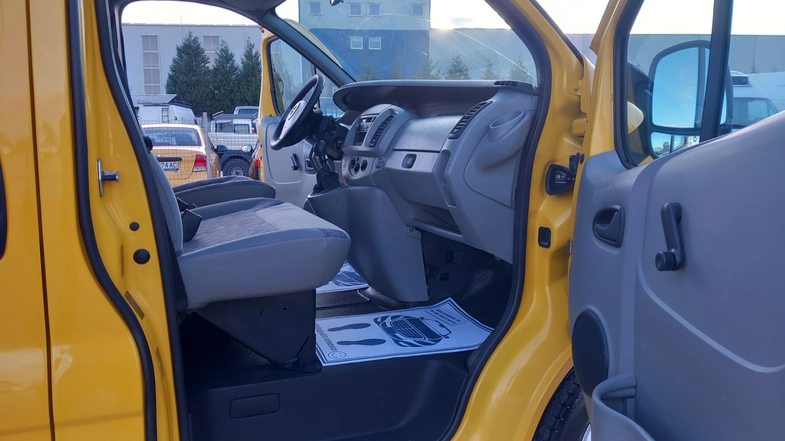 Opel Vivaro 1.9DCI - изображение 9