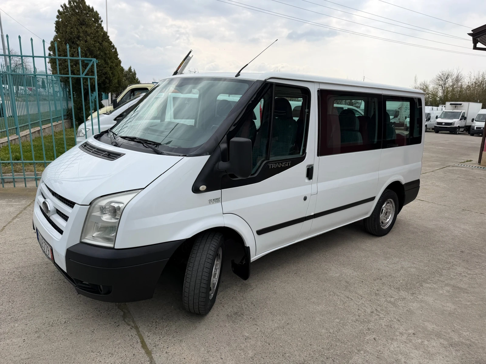Ford Transit 2.2TDCi* Климатик* 8+ 1 места, снимка 2 - Бусове и автобуси - 53874062