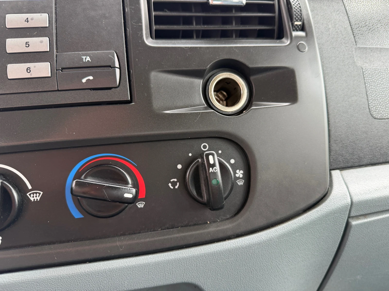 Ford Transit 2.2TDCi* Климатик* 8+ 1 места, снимка 5 - Бусове и автобуси - 53874062