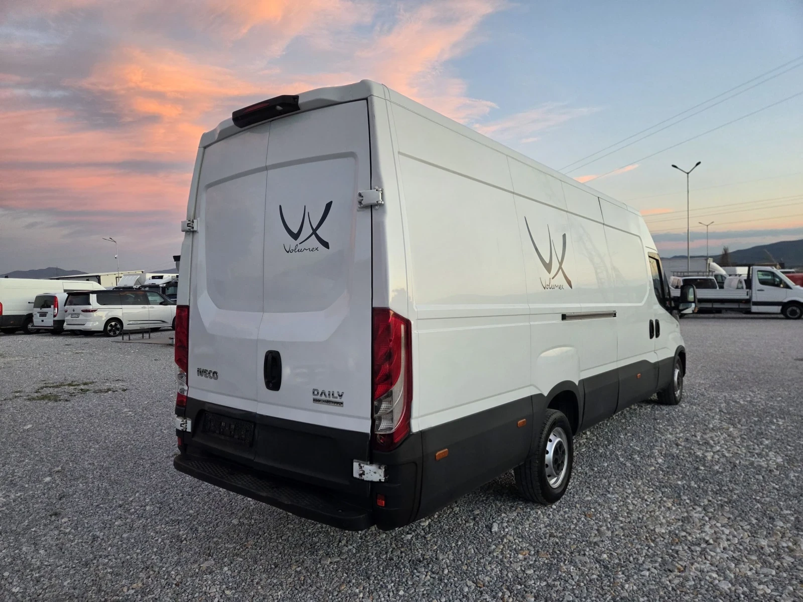 Iveco Daily 35s18, Макси, Автомат, Нави, Лед, Клима, снимка 5 - Бусове и автобуси - 54139728