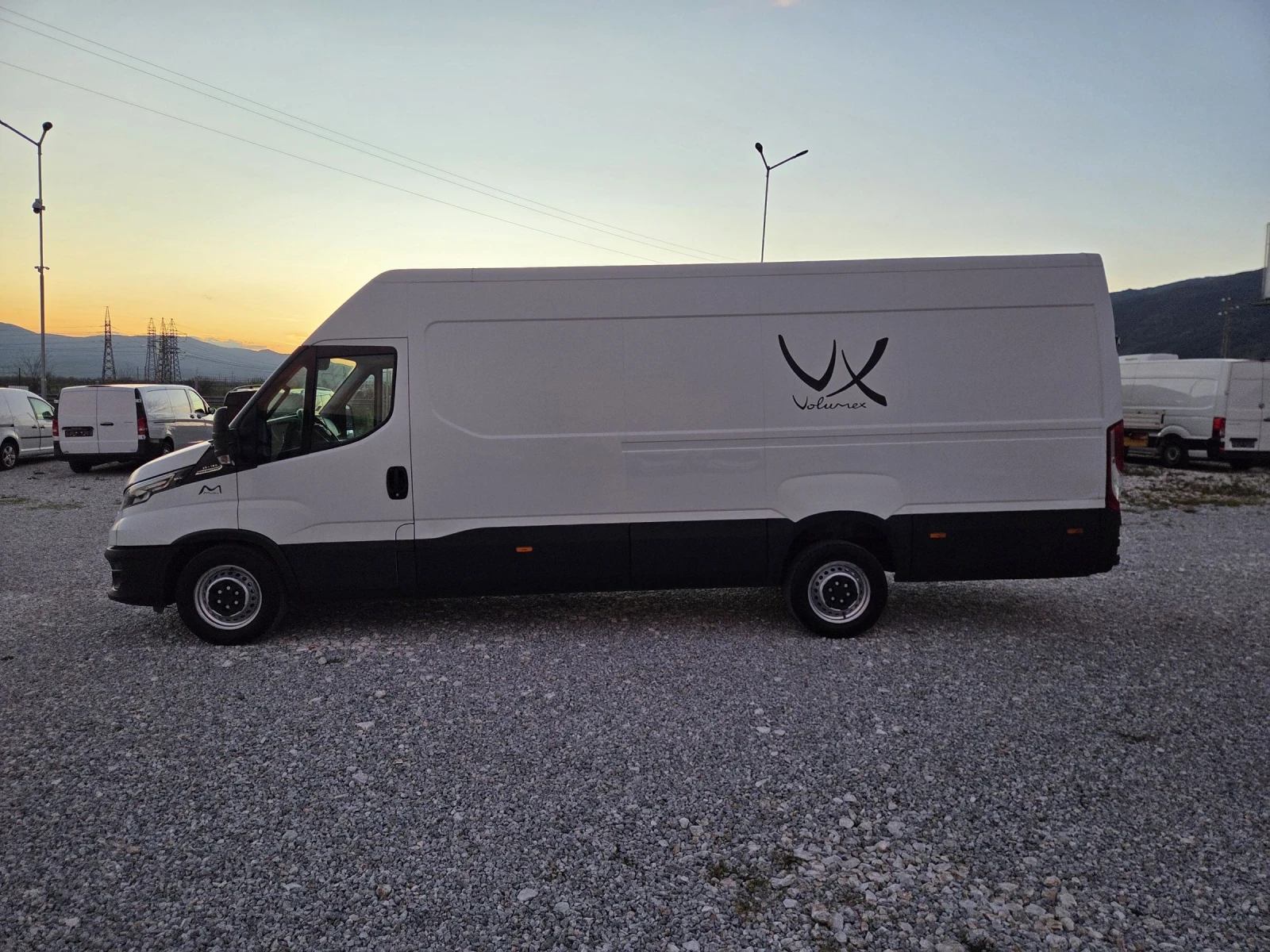 Iveco Daily 35s18, Макси, Автомат, Нави, Лед, Клима, снимка 2 - Бусове и автобуси - 54139728