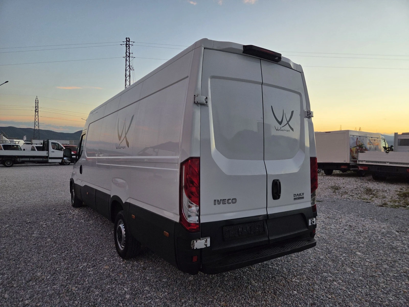 Iveco Daily 35s18, Макси, Автомат, Нави, Лед, Клима, снимка 3 - Бусове и автобуси - 54139728