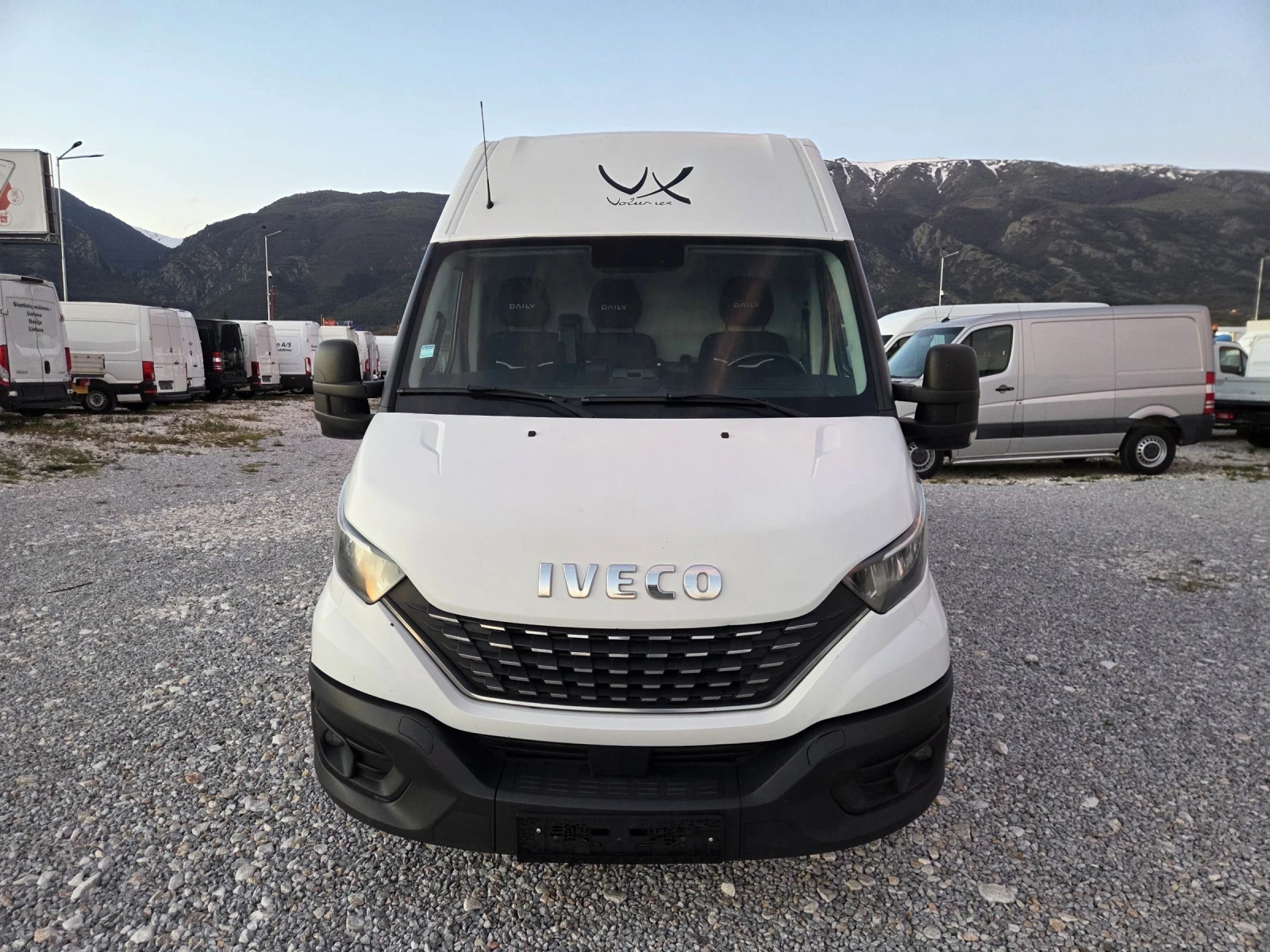 Iveco Daily 35s18, Макси, Автомат, Нави, Лед, Клима, снимка 8 - Бусове и автобуси - 54139728