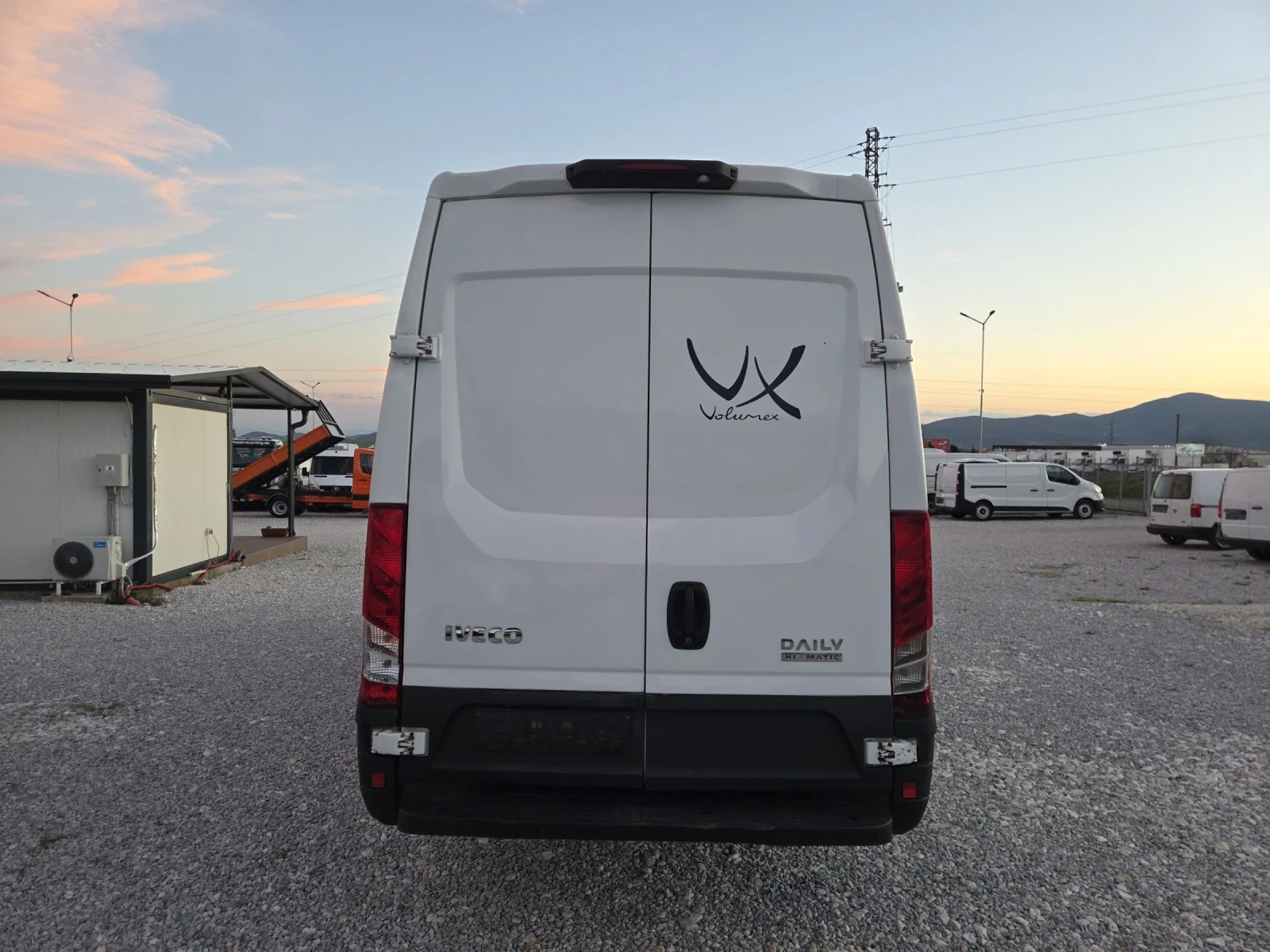 Iveco Daily 35s18, Макси, Автомат, Нави, Лед, Клима, снимка 4 - Бусове и автобуси - 54139728
