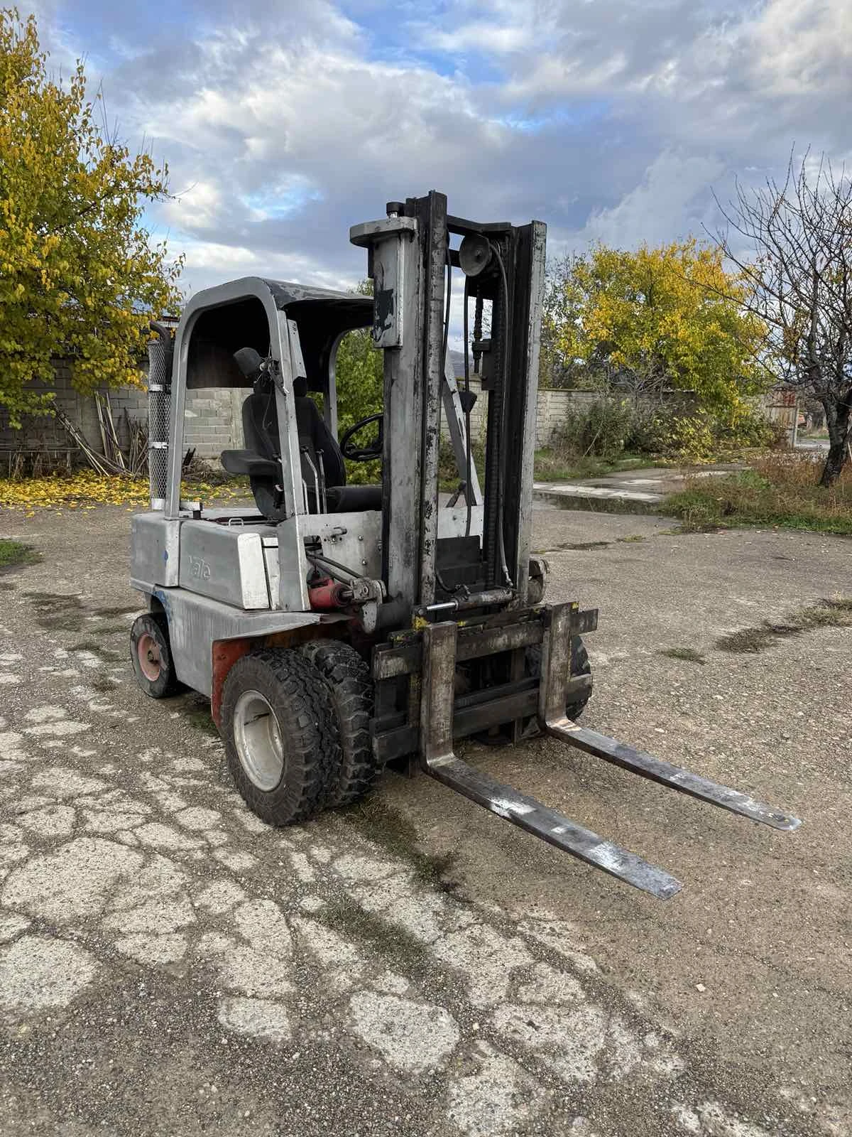  Yale | Mobile.bg   1