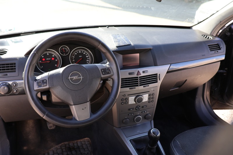 Opel Astra, снимка 3 - Автомобили и джипове - 45081411