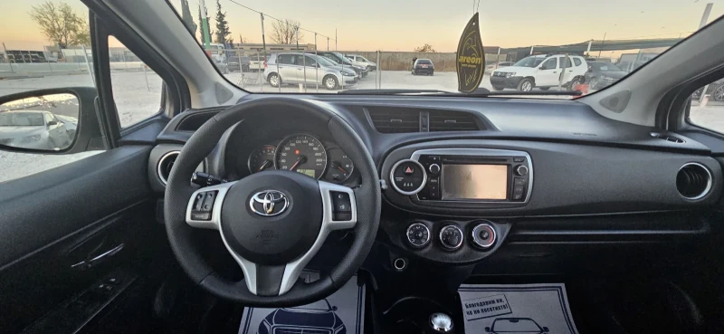 Toyota Yaris 1.33.VVTI.6 скорости ТОП състояние, снимка 9 - Автомобили и джипове - 47872018