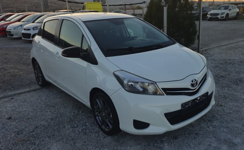 Toyota Yaris 1.33.VVTI.6 скорости ТОП състояние, снимка 3 - Автомобили и джипове - 47872018