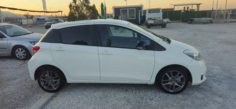 Toyota Yaris 1.33.VVTI.6 скорости ТОП състояние, снимка 4 - Автомобили и джипове - 47872018