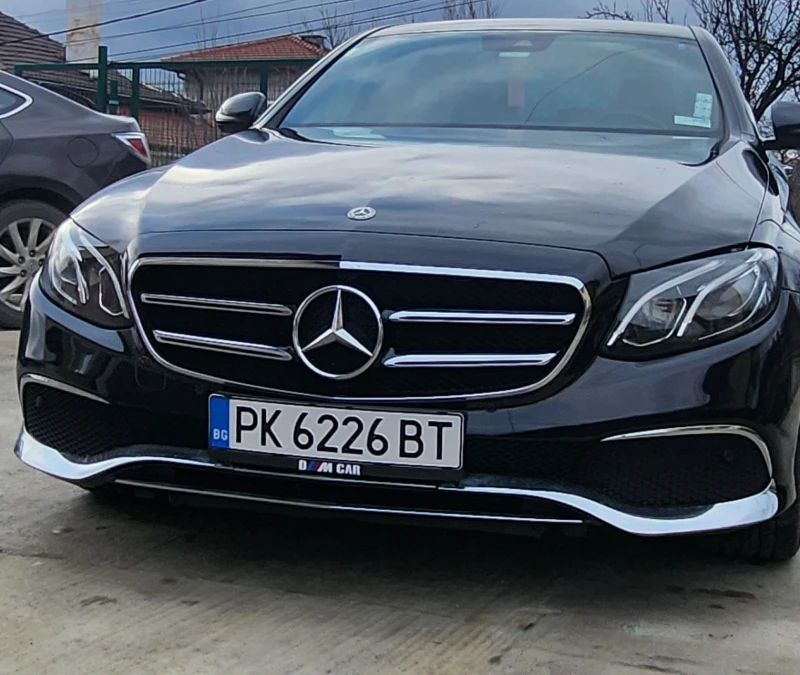 Mercedes-Benz E 220 4matic, снимка 1 - Автомобили и джипове - 48357916