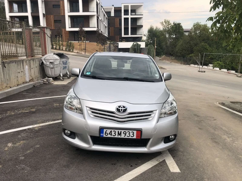 Toyota Verso 1.8  7 Седалки, снимка 3 - Автомобили и джипове - 49345037