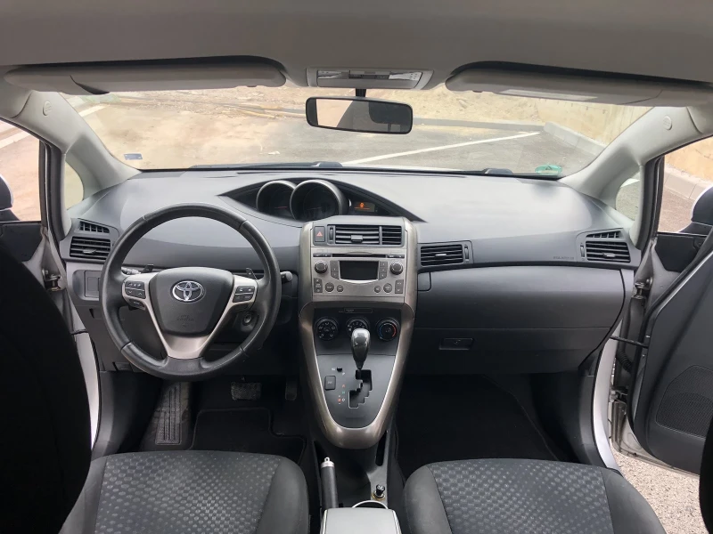 Toyota Verso 1.8  7 Седалки, снимка 10 - Автомобили и джипове - 49345037