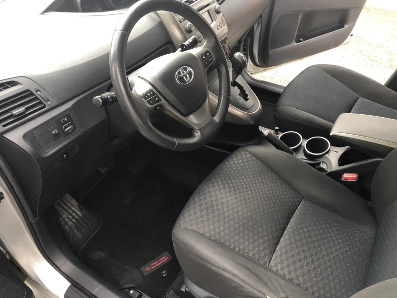 Toyota Verso 1.8  7 Седалки, снимка 11 - Автомобили и джипове - 49345037