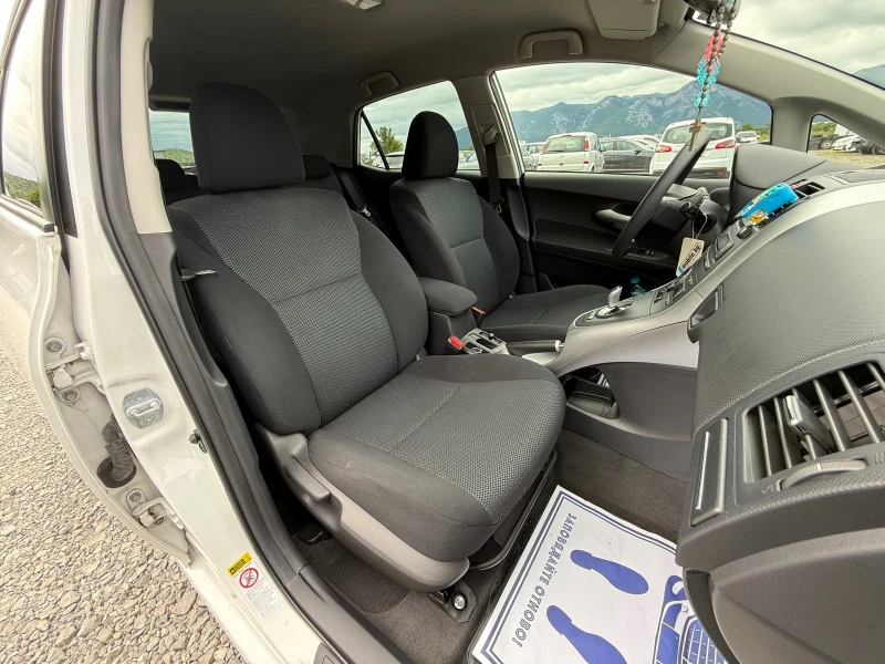 Toyota Auris 1.8VVT-i * HYBRID* * Автоматик* * Face-Lift* , снимка 13 - Автомобили и джипове - 50498173
