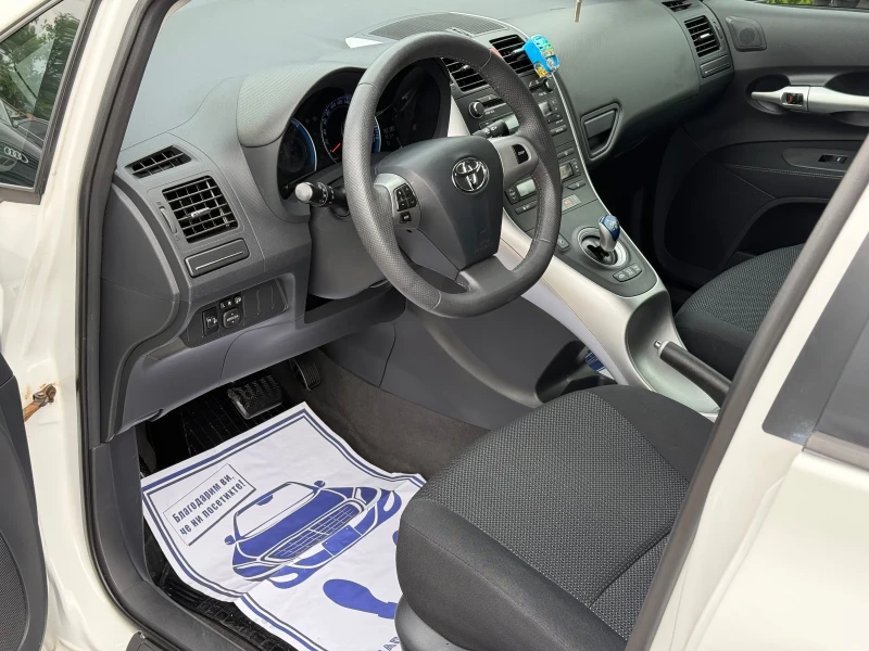 Toyota Auris 1.8VVT-i * HYBRID* * Автоматик* * Face-Lift* , снимка 9 - Автомобили и джипове - 50498173