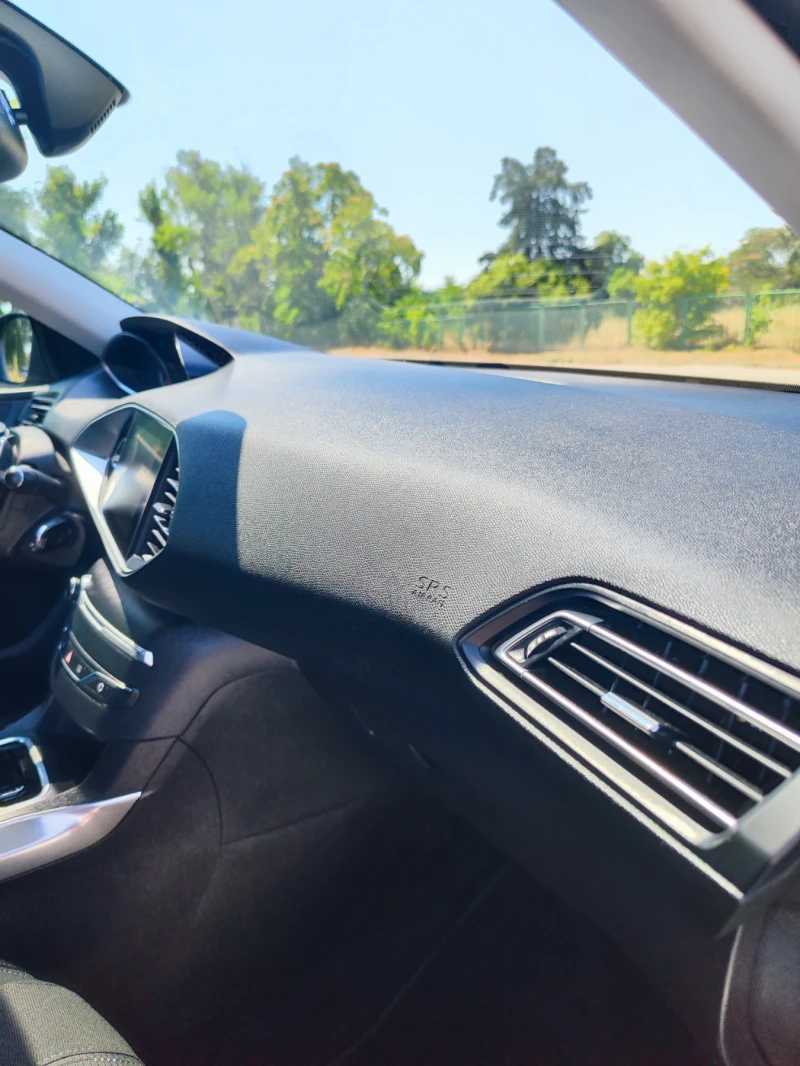 Peugeot 308 PureTech EAT8, снимка 11 - Автомобили и джипове - 52440215