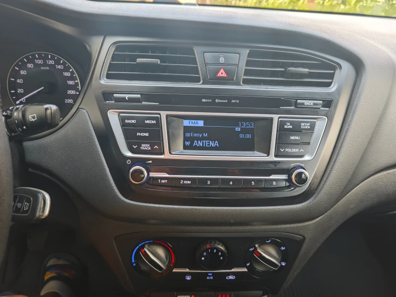 Hyundai I20 1.1 CRDI 75 HP, снимка 12 - Автомобили и джипове - 52549757