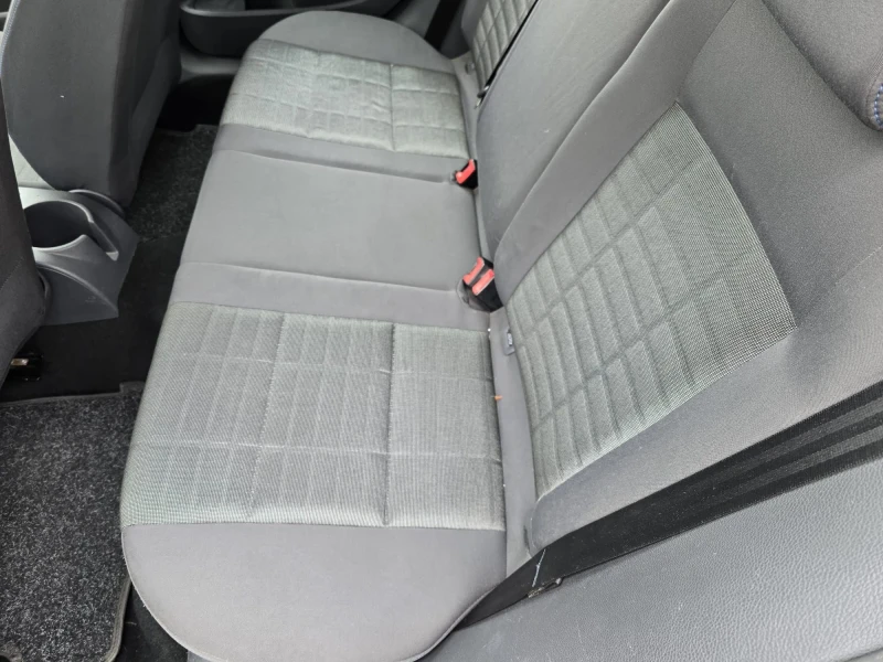 VW Golf 1.6i 102kc , снимка 12 - Автомобили и джипове - 52031014