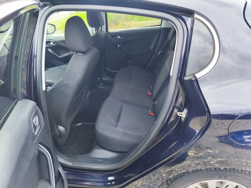 Peugeot 208 Allure , снимка 9 - Автомобили и джипове - 52132388