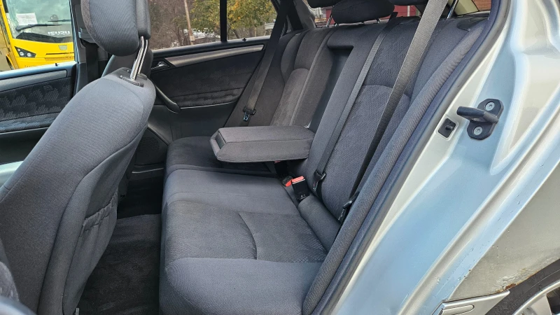 Mercedes-Benz C 200 GAZ/AMG/NAVIG/COMPRESOR, снимка 12 - Автомобили и джипове - 52529284