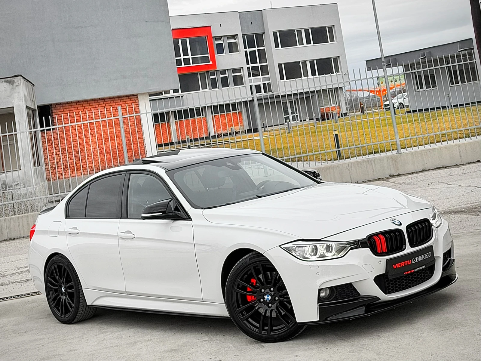 BMW 330 D/ M PERFORMANCE/ SAT 8ZF/ LED/ SHADOW LINE, снимка 1