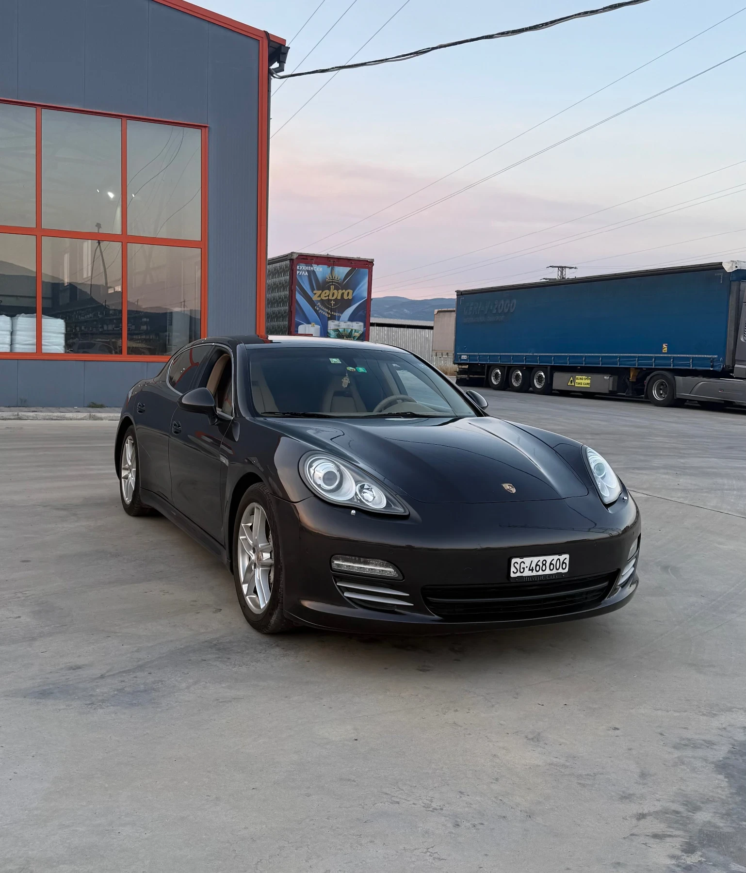 Porsche Panamera 4S - изображение 2