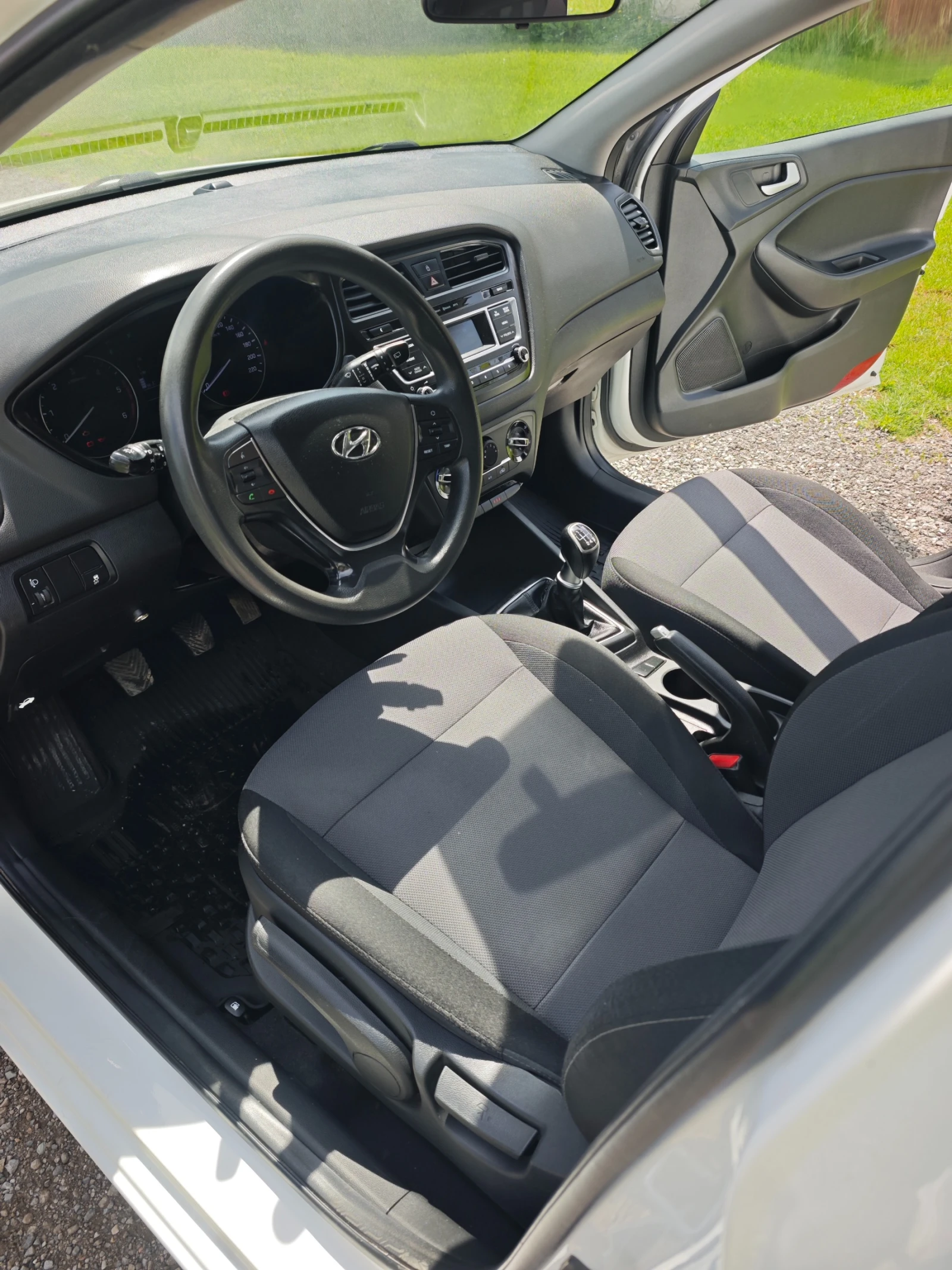 Hyundai I20 1.1 CRDI 75 HP Обслужена с Каско и ГО, снимка 10 - Автомобили и джипове - 53728988
