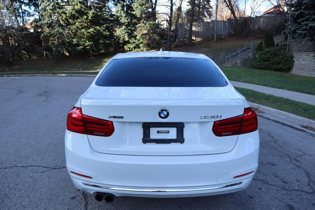 BMW 330 * АВТО КРЕДИТ* ЦЕНА ДО БГ * СЕРВИЗНА ИСТОРИЯ *  - изображение 3