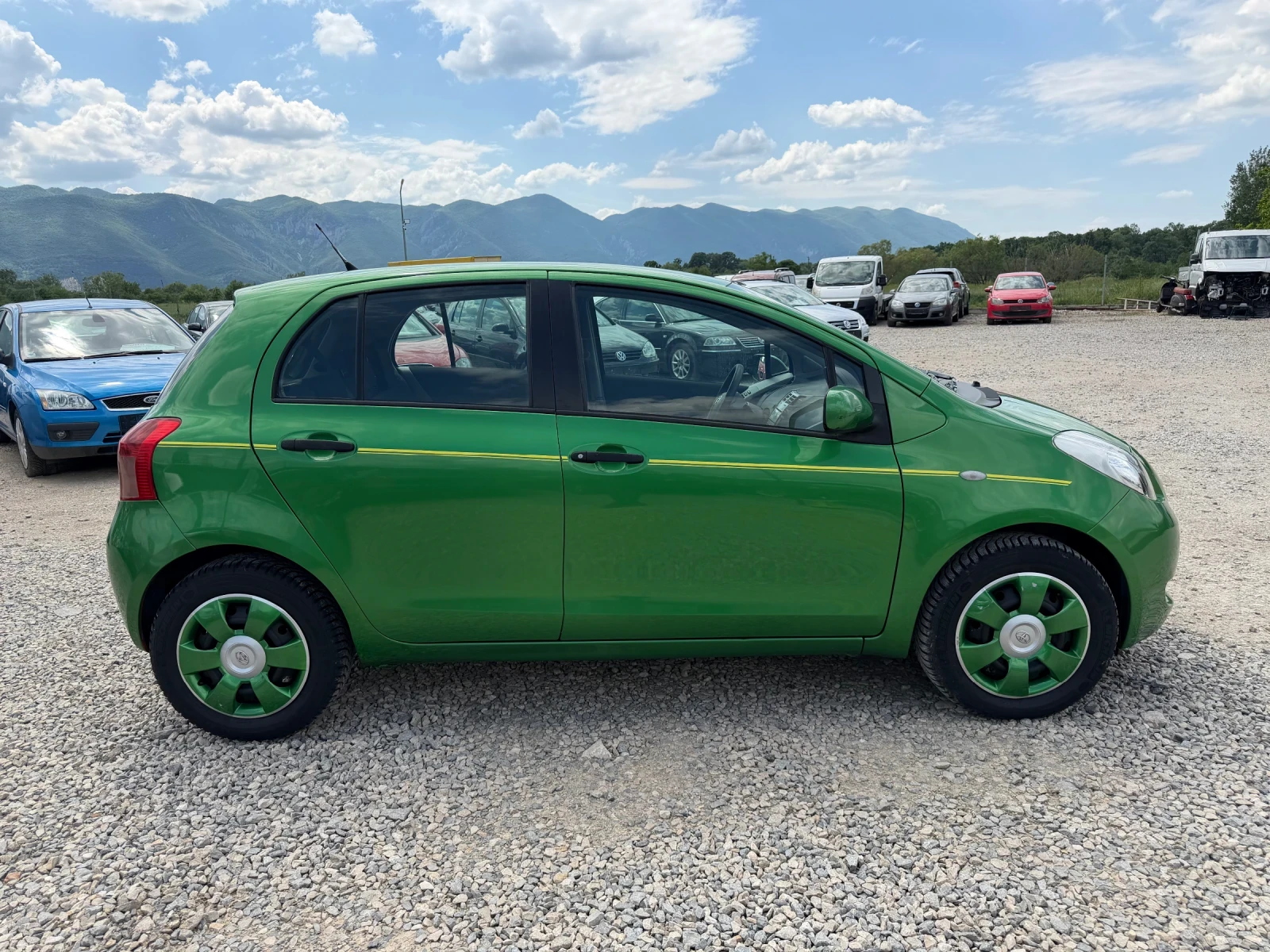 Toyota Yaris 1.0VVT-i 70PS КЛИМАТИК, снимка 4 - Автомобили и джипове - 54649119