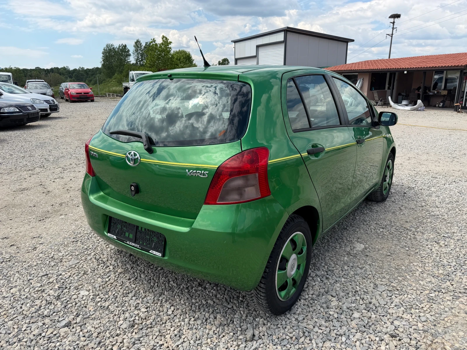 Toyota Yaris 1.0VVT-i 70PS КЛИМАТИК, снимка 5 - Автомобили и джипове - 54649119