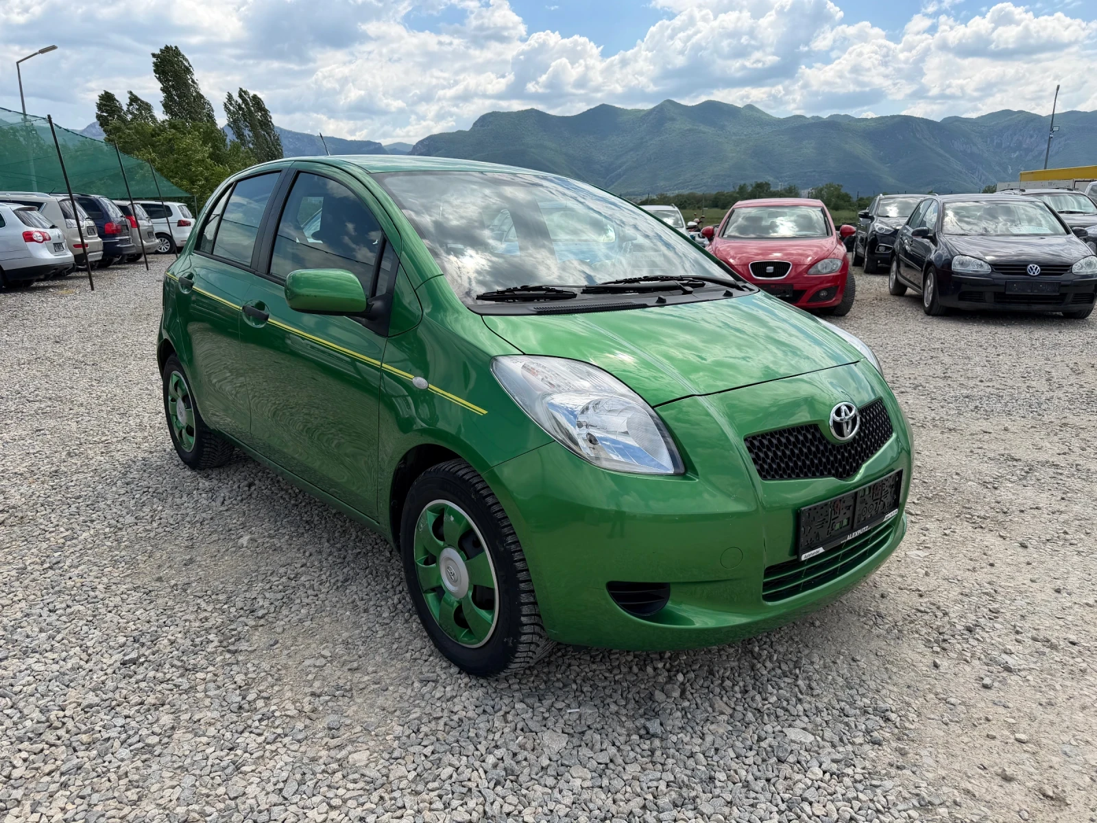Toyota Yaris 1.0VVT-i 70PS КЛИМАТИК, снимка 3 - Автомобили и джипове - 54649119
