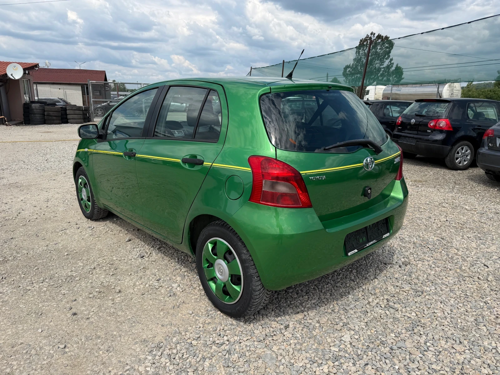 Toyota Yaris 1.0VVT-i 70PS КЛИМАТИК, снимка 7 - Автомобили и джипове - 54649119
