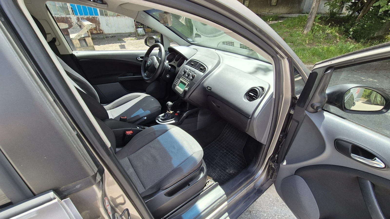Seat Altea 1.6 Газ/Бензин, снимка 9 - Автомобили и джипове - 54753376