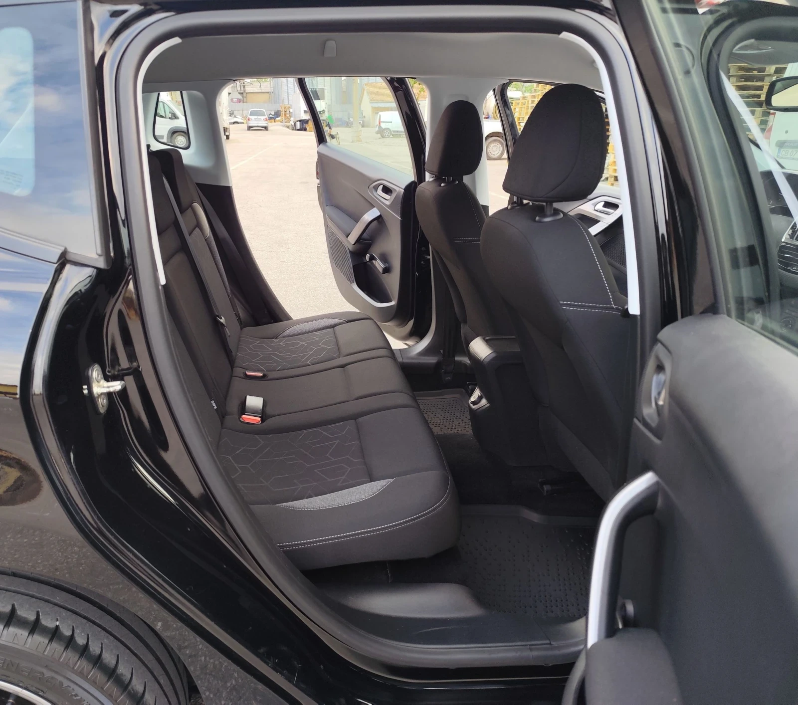 Peugeot 2008 1.6HDI-LED-EU-6-СЕРВИЗНА КНИЖКА -ОБСЛУЖЕН, снимка 14 - Автомобили и джипове - 55072351