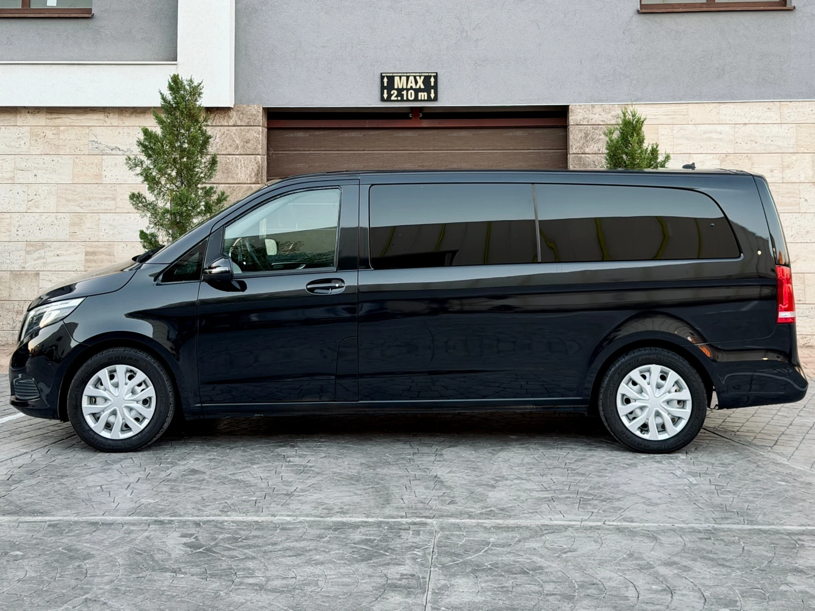 Mercedes-Benz V 300 V250d Extra Long 7+ 1 360 Camera 7G-Tronic ЛИЗИНГ, снимка 4 - Автомобили и джипове - 55287387