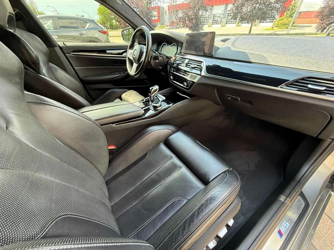 BMW M5 * Sedan * АВТОКРЕДИТ БЕЗ ПЪРВОНАЧАЛНА ВНОСКА* , снимка 9 - Автомобили и джипове - 55511836