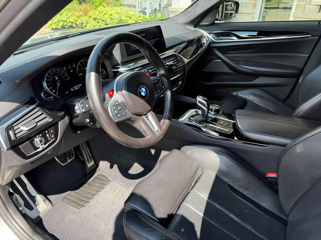 BMW M5 * Sedan * АВТОКРЕДИТ БЕЗ ПЪРВОНАЧАЛНА ВНОСКА* , снимка 5 - Автомобили и джипове - 55511836