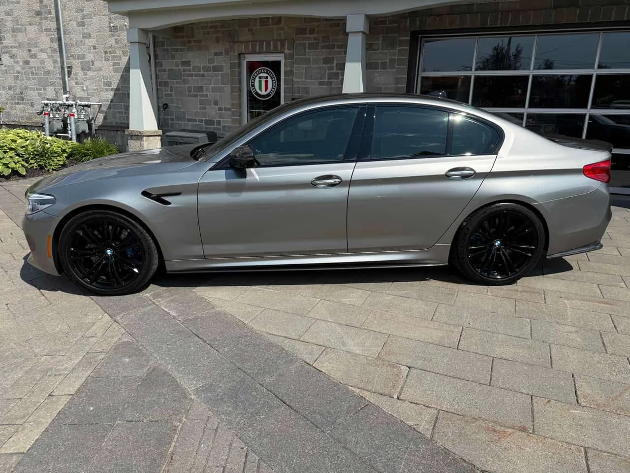 BMW M5 * Sedan * АВТОКРЕДИТ БЕЗ ПЪРВОНАЧАЛНА ВНОСКА* , снимка 2 - Автомобили и джипове - 55511836