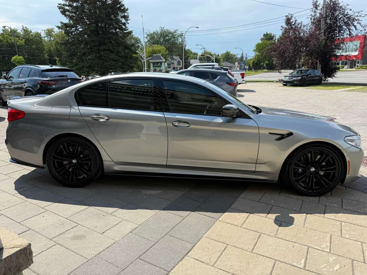 BMW M5 * Sedan * АВТОКРЕДИТ БЕЗ ПЪРВОНАЧАЛНА ВНОСКА* , снимка 3 - Автомобили и джипове - 55511836