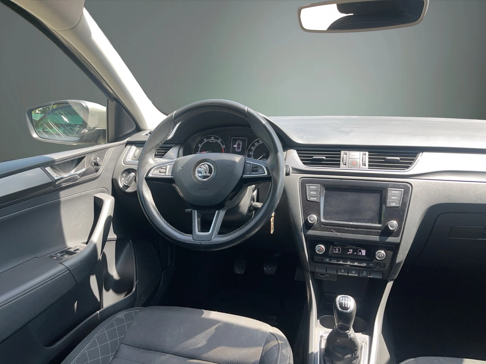 Skoda Rapid 1.0 TSI , снимка 11 - Автомобили и джипове - 55639507
