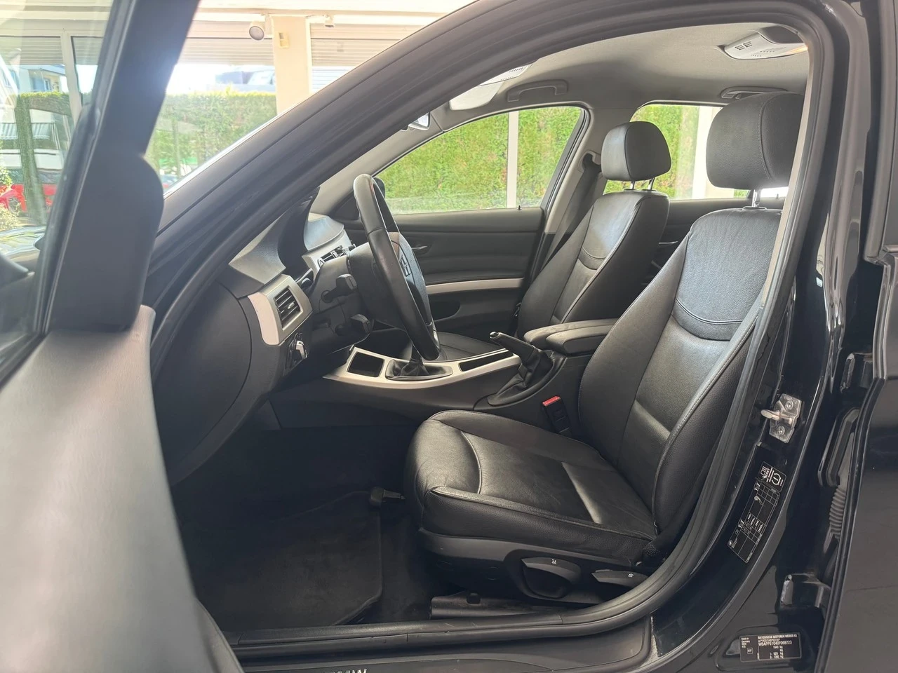 BMW 320 320D  2011г 163к.с Швейцария, снимка 8 - Автомобили и джипове - 55812312