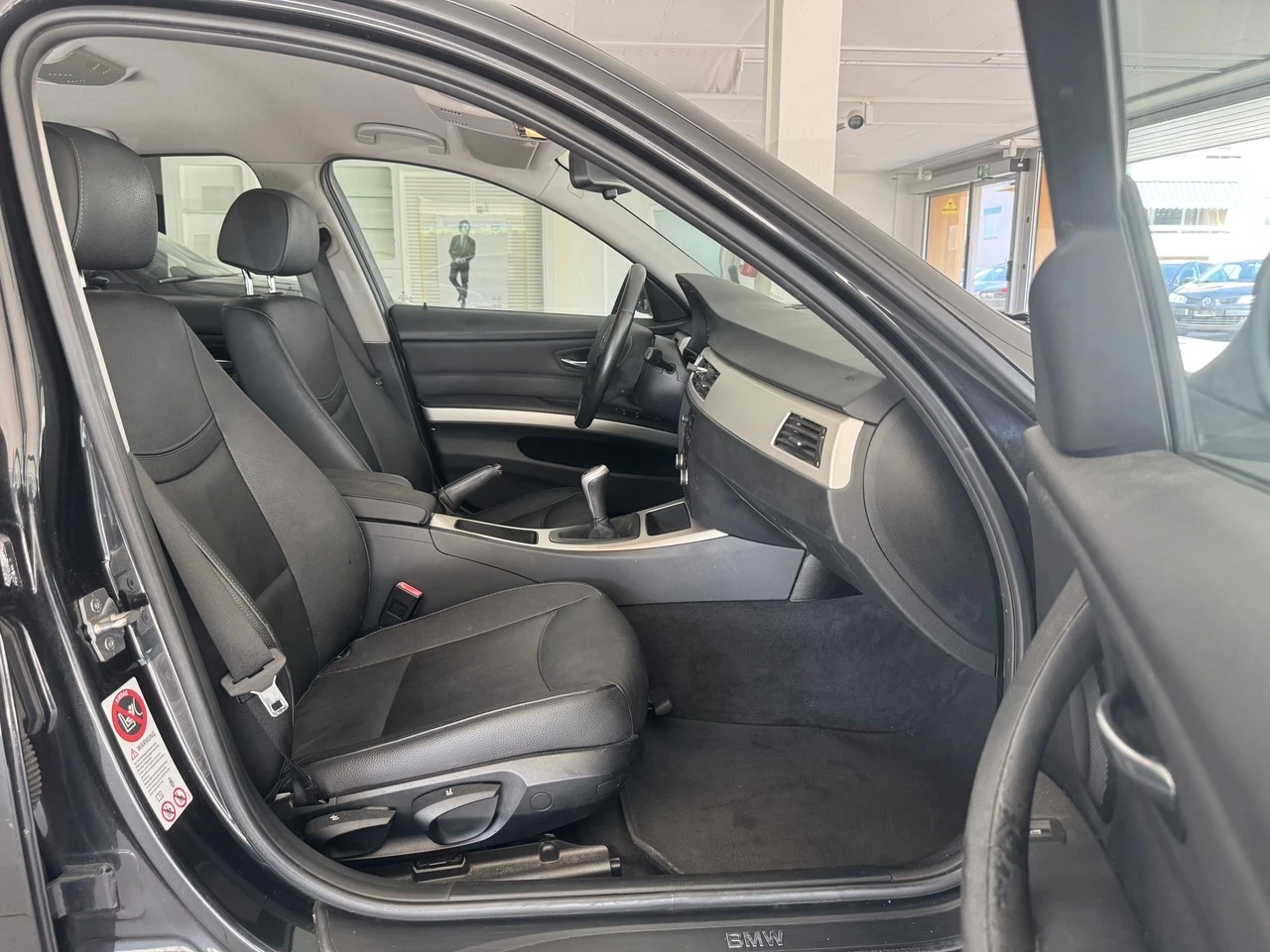 BMW 320 320D  2011г 163к.с Швейцария, снимка 10 - Автомобили и джипове - 55812312
