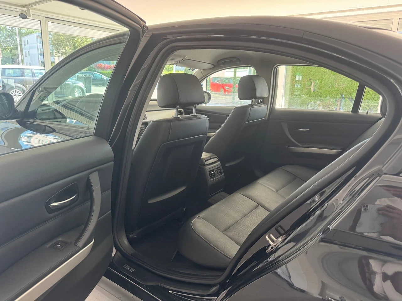 BMW 320 320D  2011г 163к.с Швейцария, снимка 11 - Автомобили и джипове - 55812312