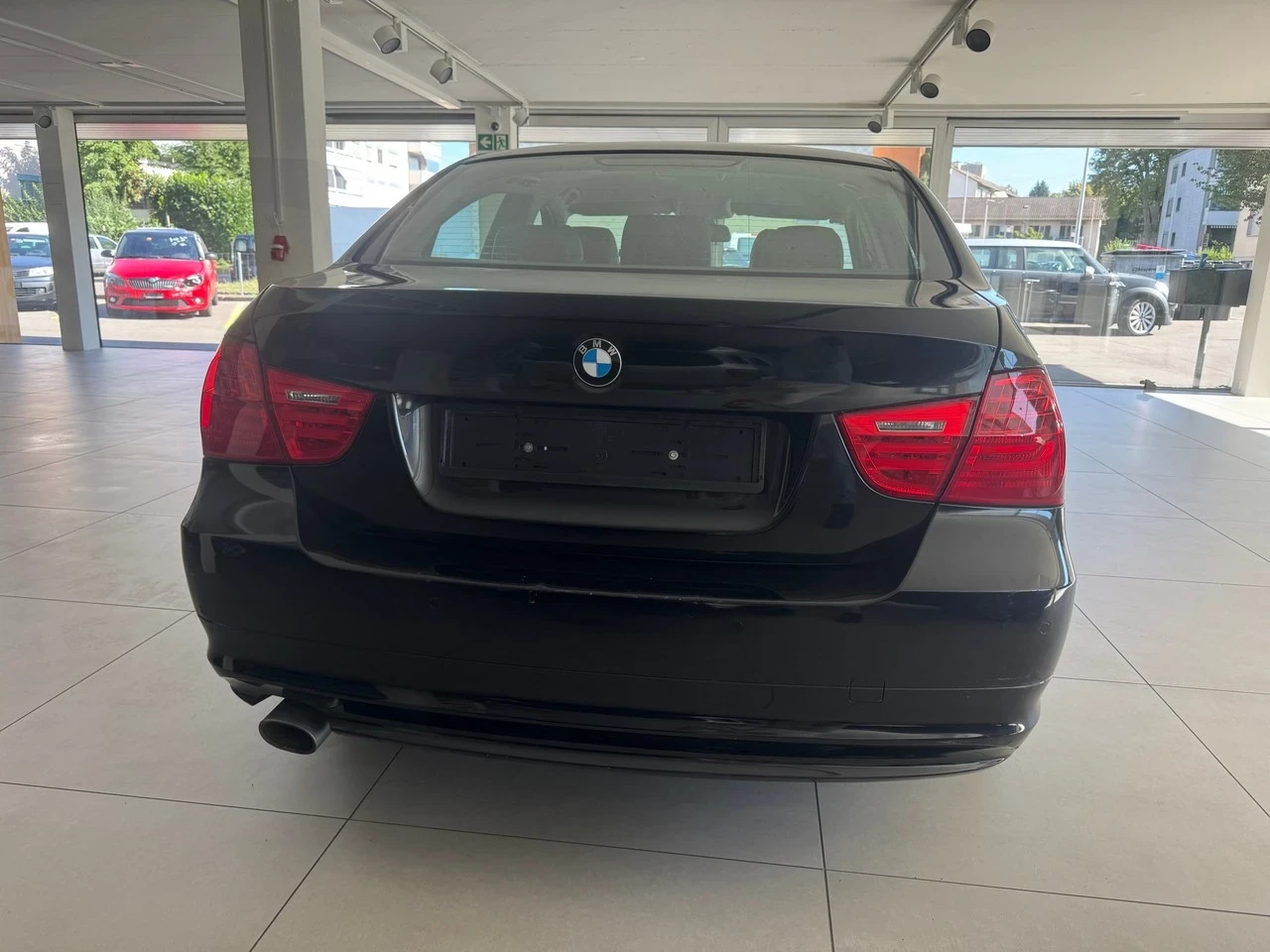 BMW 320 320D  2011г 163к.с Швейцария, снимка 6 - Автомобили и джипове - 55812312