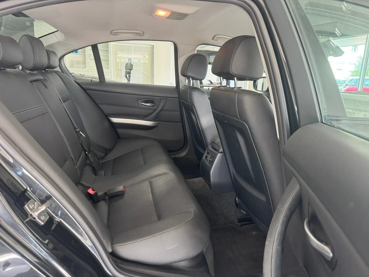 BMW 320 320D  2011г 163к.с Швейцария, снимка 14 - Автомобили и джипове - 55812312