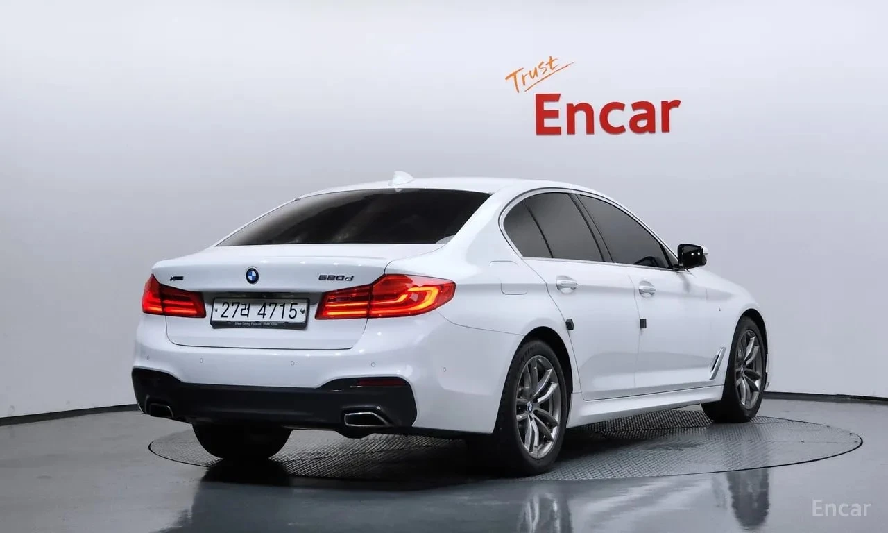 BMW 520 М-ПАКЕТ| ПАНО| ПАМЕТ| HUD| AMBIENT| 360| , снимка 2 - Автомобили и джипове - 55880006